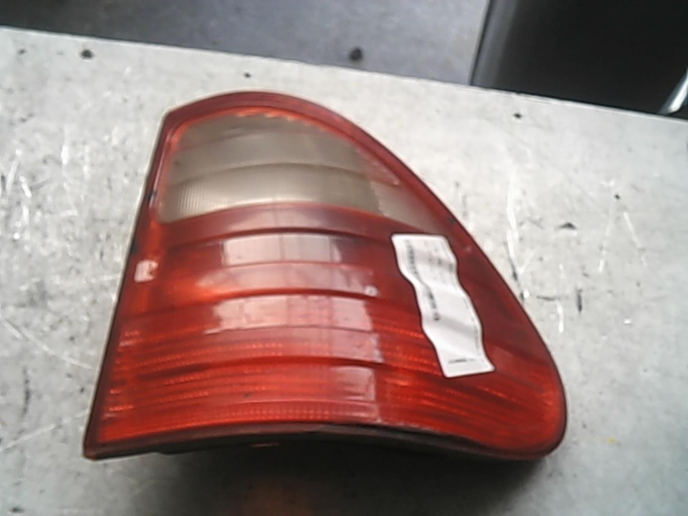 Fanale posteriore principale destro (luci) MERCEDES CLASSE E 210 PHASE 1 BREAK Diésel - 1
