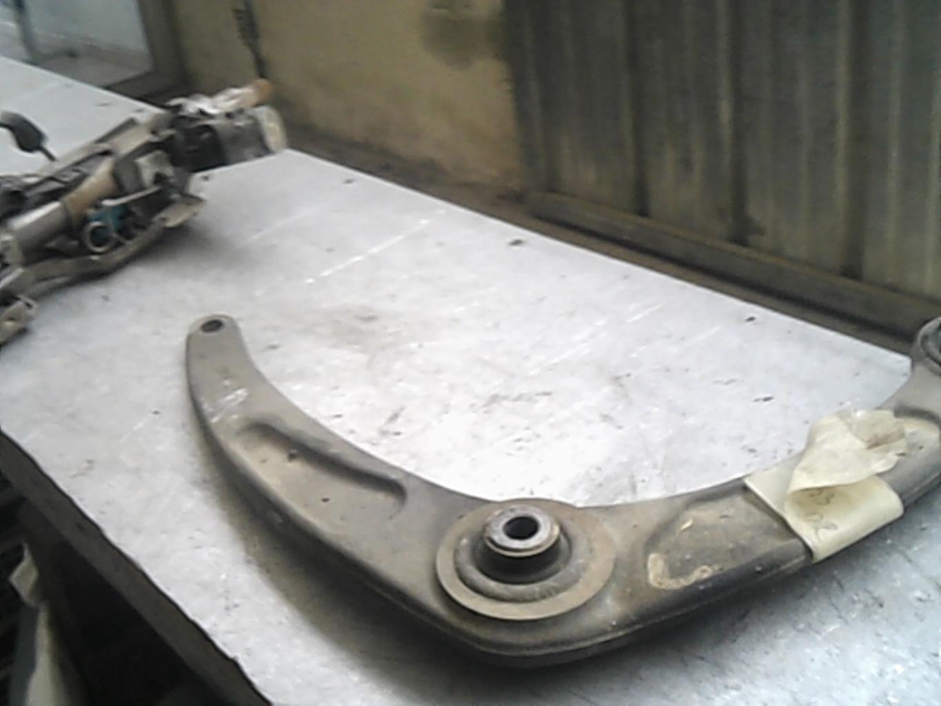 Triangolo anteriore destro PEUGEOT 307 PHASE 1 Diésel - 1