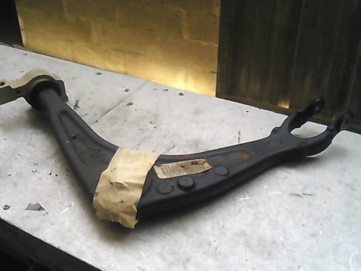 Triangle avant gauche PEUGEOT 407 PHASE 1 Diesel - 1