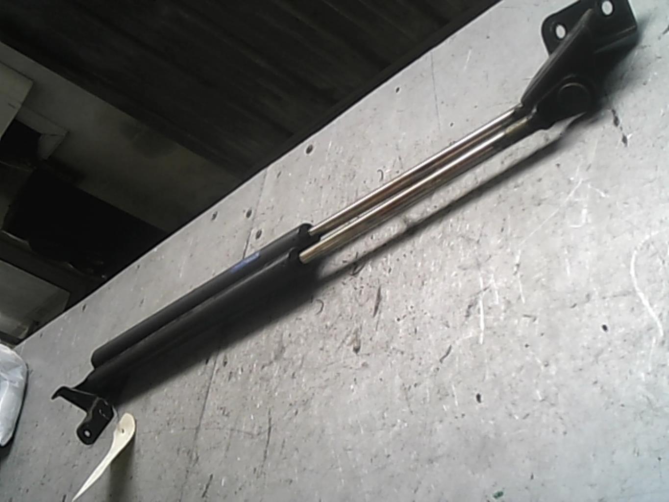Verin de coffre SUZUKI WAGON-R PHASE 2 Essence - 1