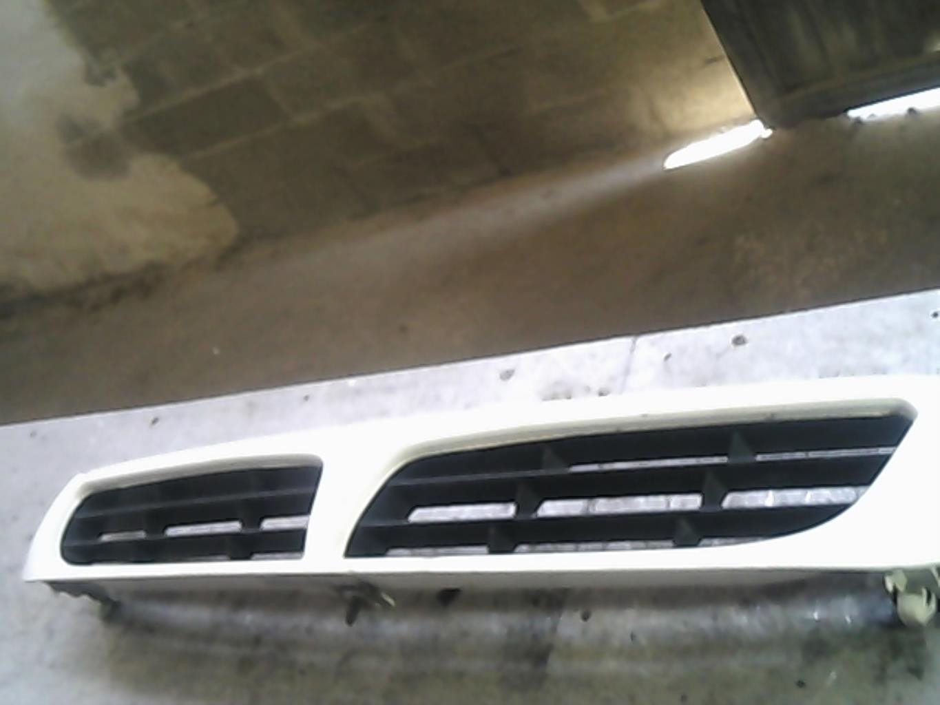Calandre TOYOTA CARINA 3 Diesel - 1
