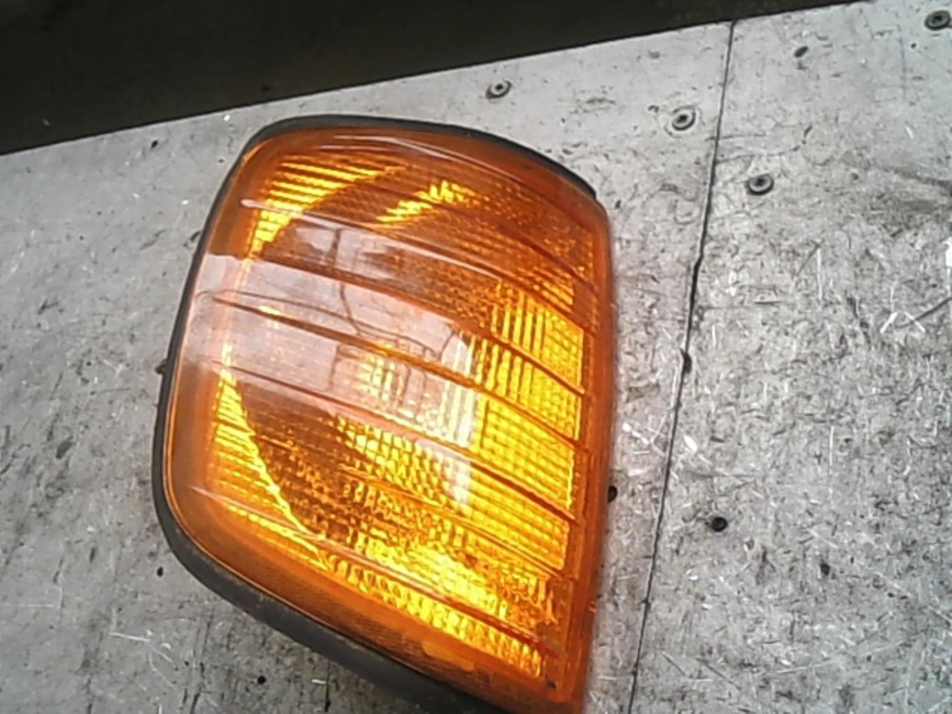 Gruppo ottico anteriore secondario destro (luci)(freccia) MERCEDES 250 W124 PHASE 1 Diésel - 1