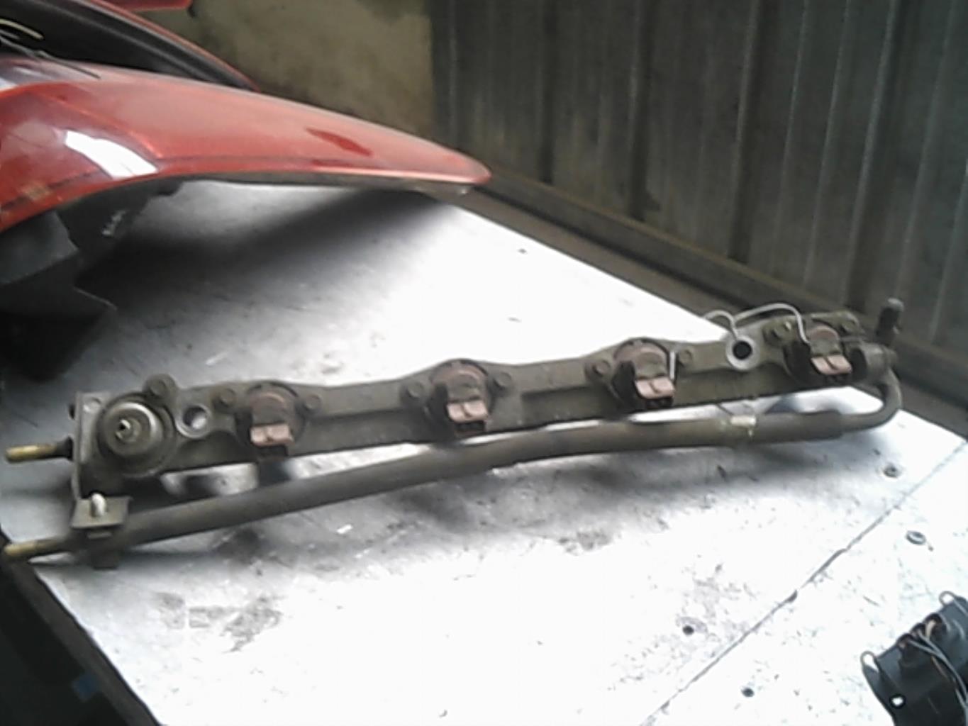 Rampe injection FORD FIESTA 4 PHASE 1 Essence - 1