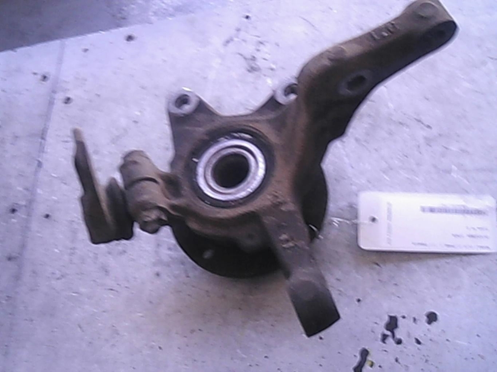 Fusee avant droit RENAULT CLIO 2 PHASE 1 Essence - 1