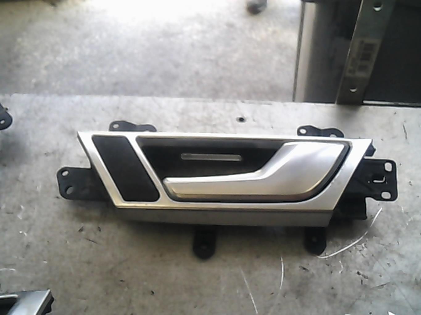 Poignee interieur arriere droit AUDI A6 3 ALLROAD PHASE 1 BREAK Diesel - 1