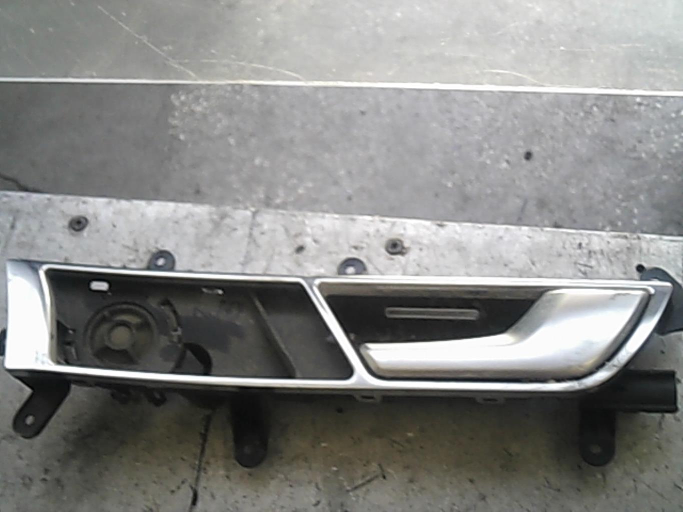 Poignee interieur avant droit AUDI A6 3 ALLROAD PHASE 1 BREAK Diesel - 1