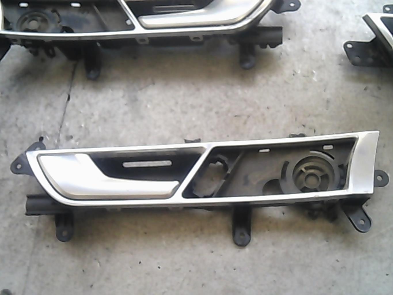 Poignee interieur avant gauche AUDI A6 3 ALLROAD PHASE 1 BREAK Diesel - 1