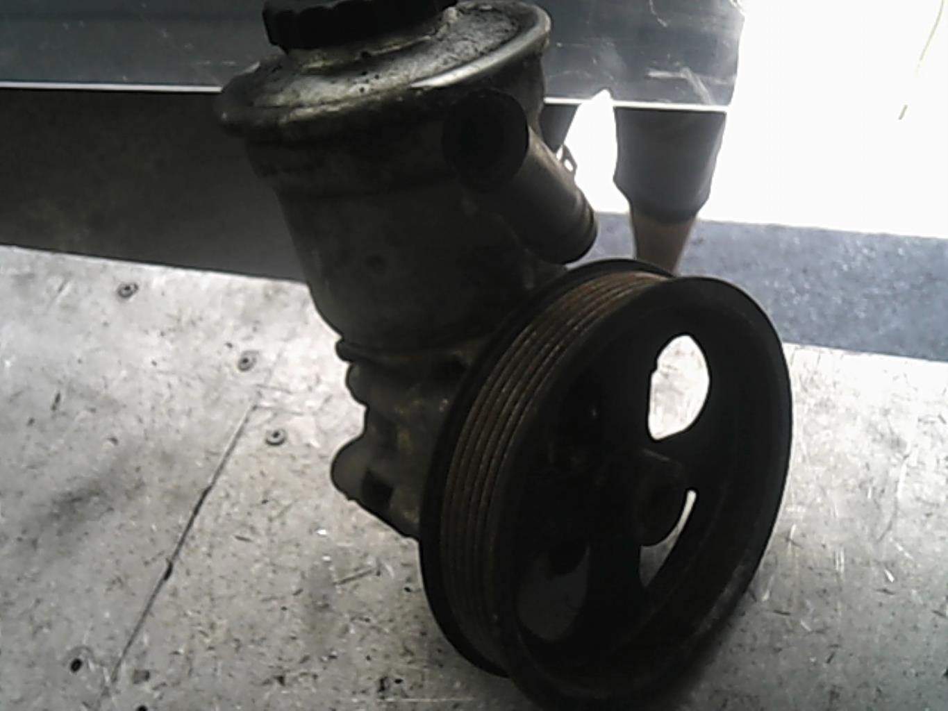 Pompe de direction TOYOTA COROLLA VERSO 2 PHASE 2 Diesel - 1