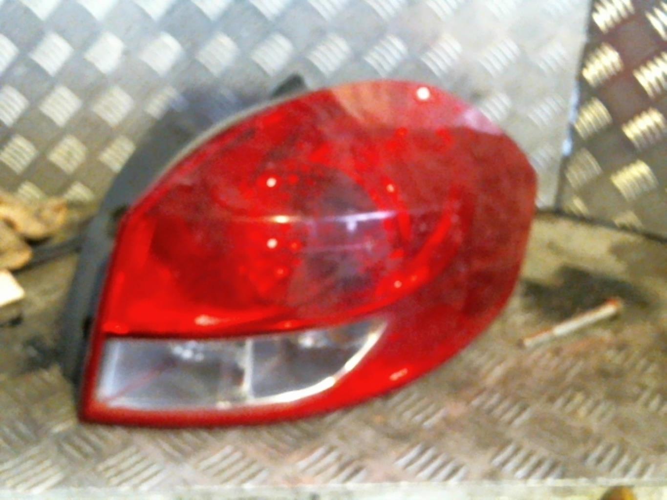 Fanale posteriore principale destro (luci) RENAULT CLIO 3 PHASE 1 BREAK Diésel - 1