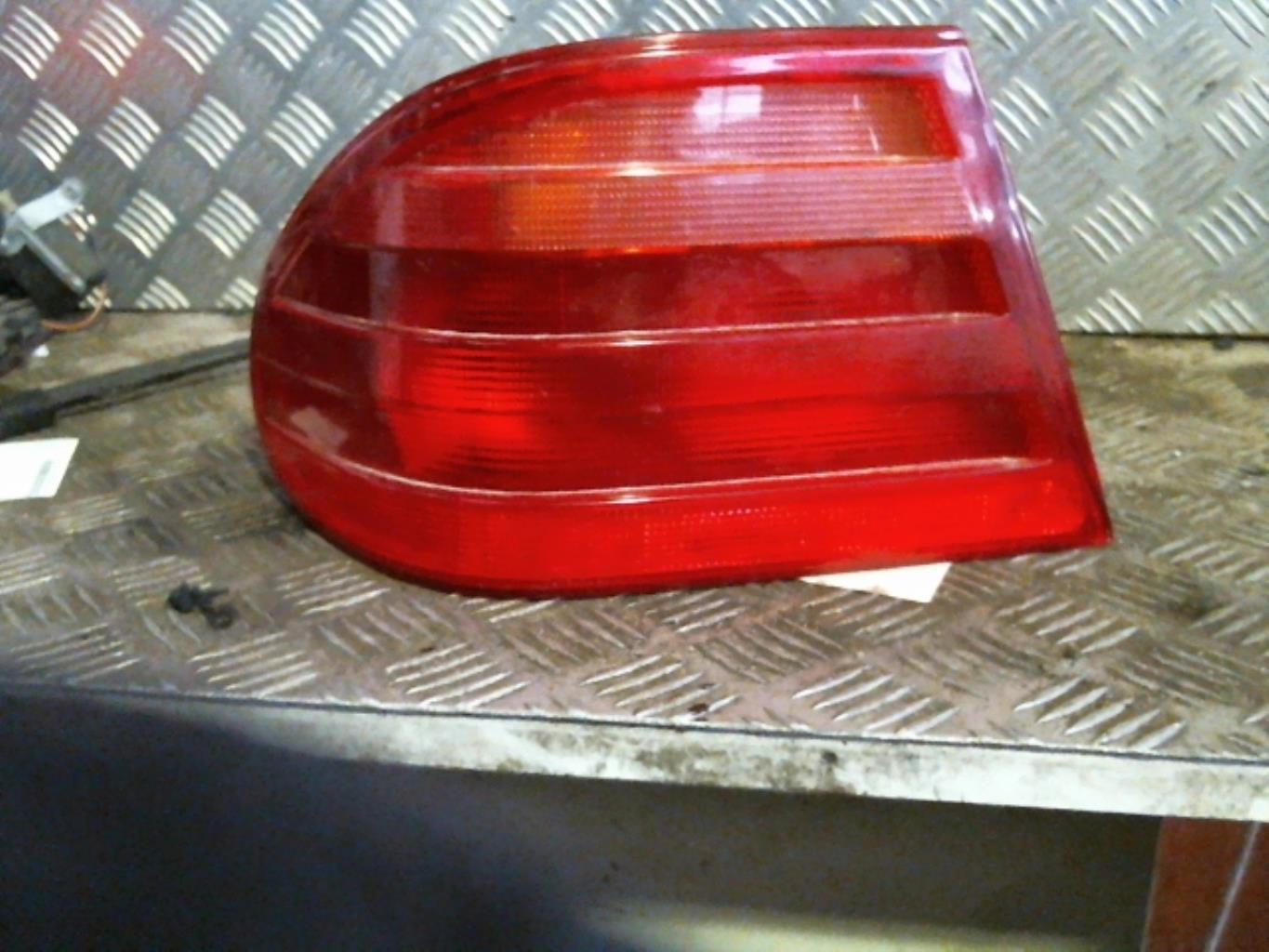 Fanale posteriore principale sinistro (luci) MERCEDES CLASSE E 210 PHASE 1 Diésel - 1