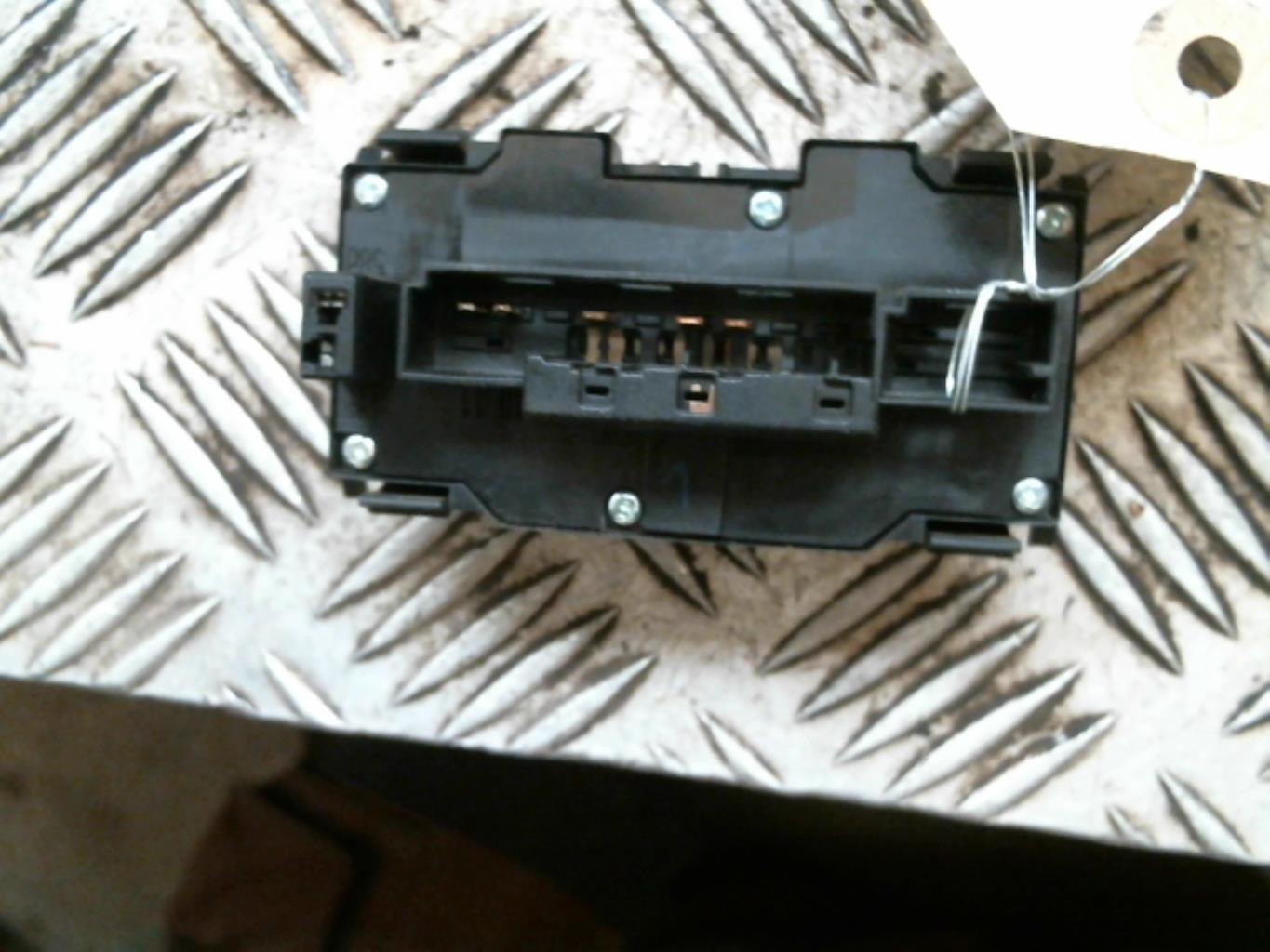 Bouton de warning MERCEDES CLASSE E 210 PHASE 2 Diesel - 1
