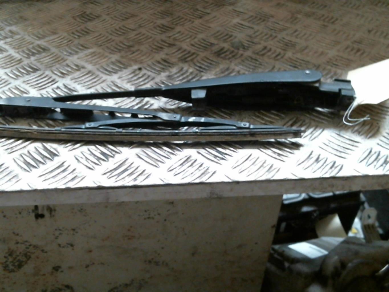 Braccio tergicristallo anteriore sinistro MERCEDES CLASSE E 210 PHASE 2 Diésel - 1