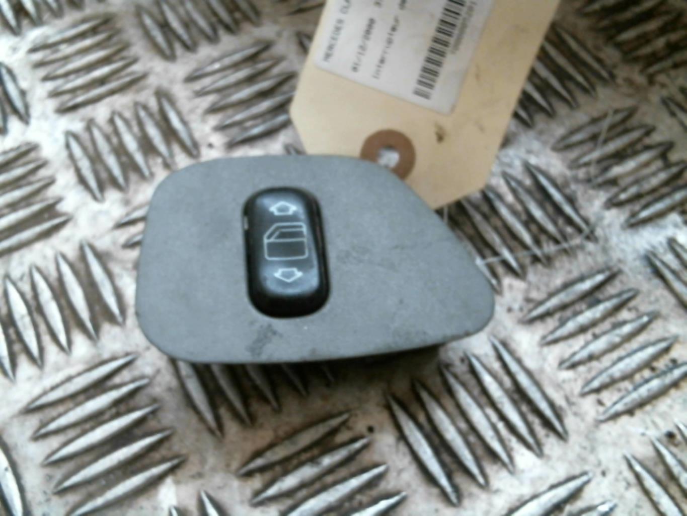 Interruttore lavacristalli posteriore destro MERCEDES CLASSE E 210 PHASE 2 Diésel - 1