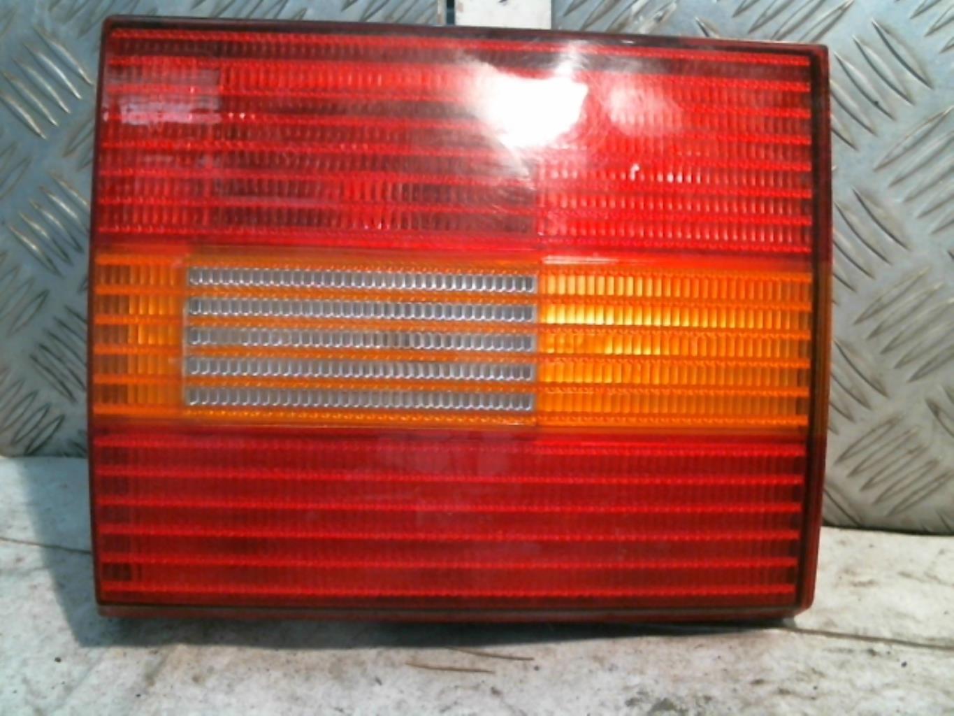 Gruppo ottico posteriore secondario sinistro (luci) VOLKSWAGEN PASSAT 3 PHASE 2 BREAK Diésel - 1
