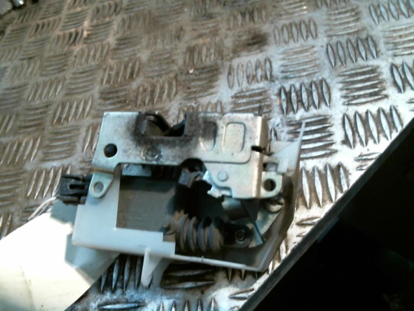Chiusura centralizzata posteriore sinistra RENAULT CLIO 2 PHASE 1 Gasolina - 1