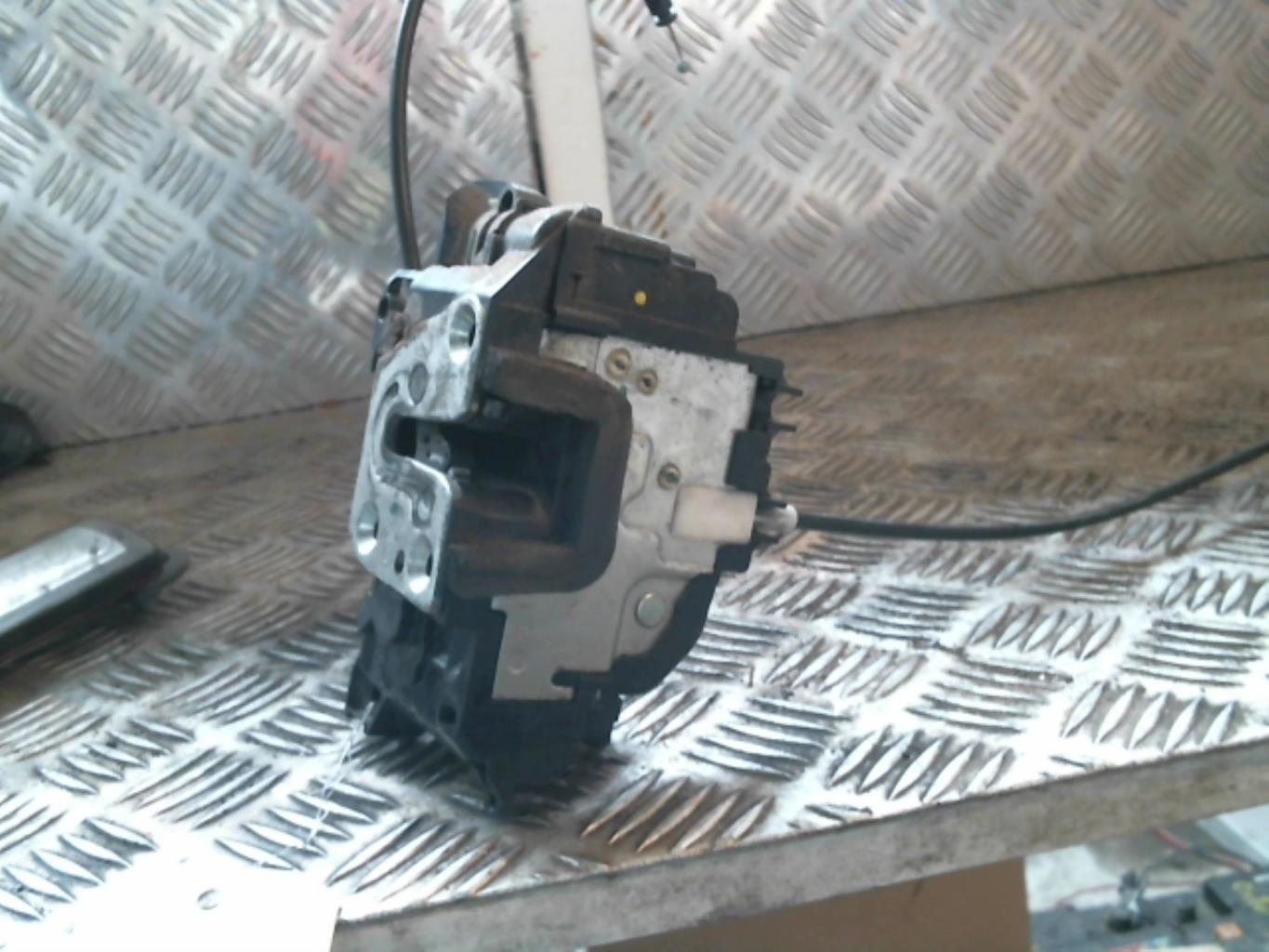 Chiusura centralizzata anteriore sinistra RENAULT CLIO 3 PHASE 1 Diésel - 1