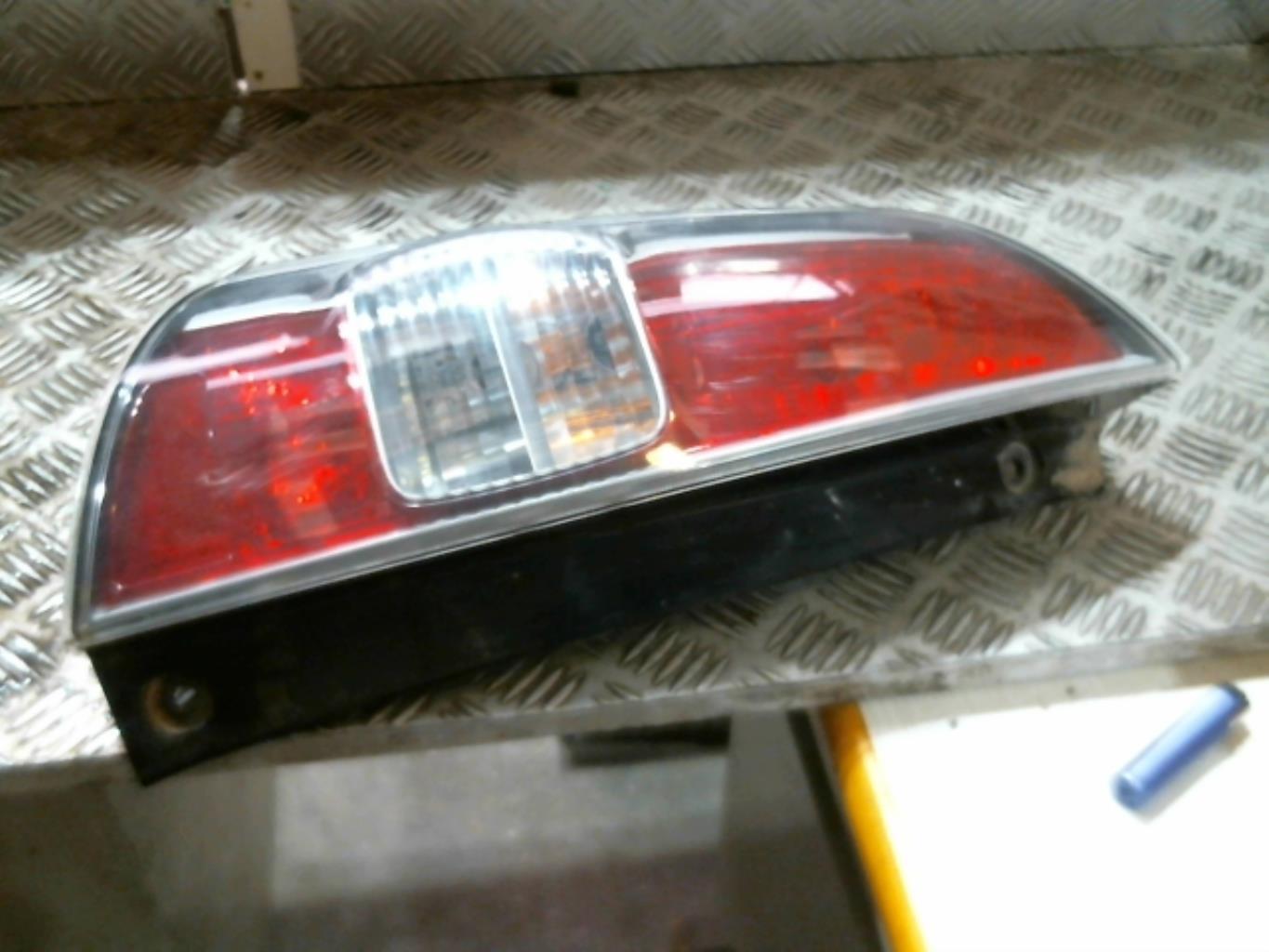 Fanale posteriore principale sinistro (luci) DAIHATSU SIRION 2 Gasolina - 1