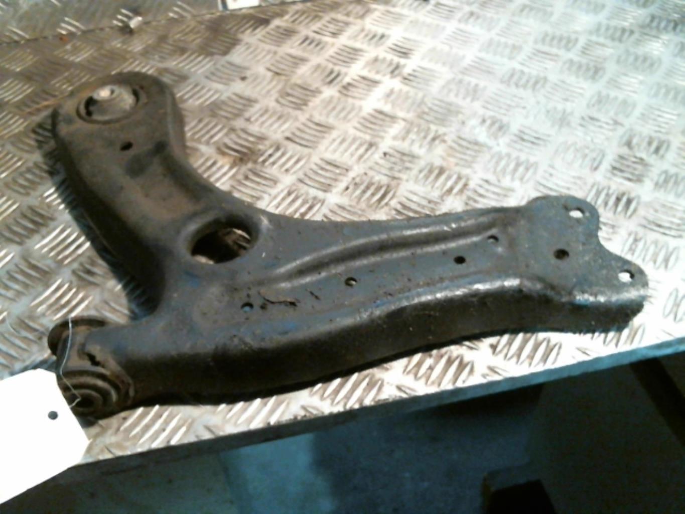 Triangolo anteriore sinistro VOLKSWAGEN POLO 5 PHASE 1 Diésel - 1