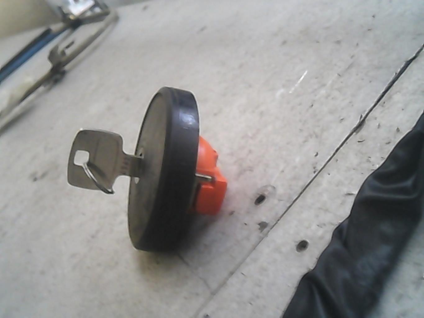 Bouchon de carburant RENAULT CLIO 2 PHASE 2 Diesel - 1
