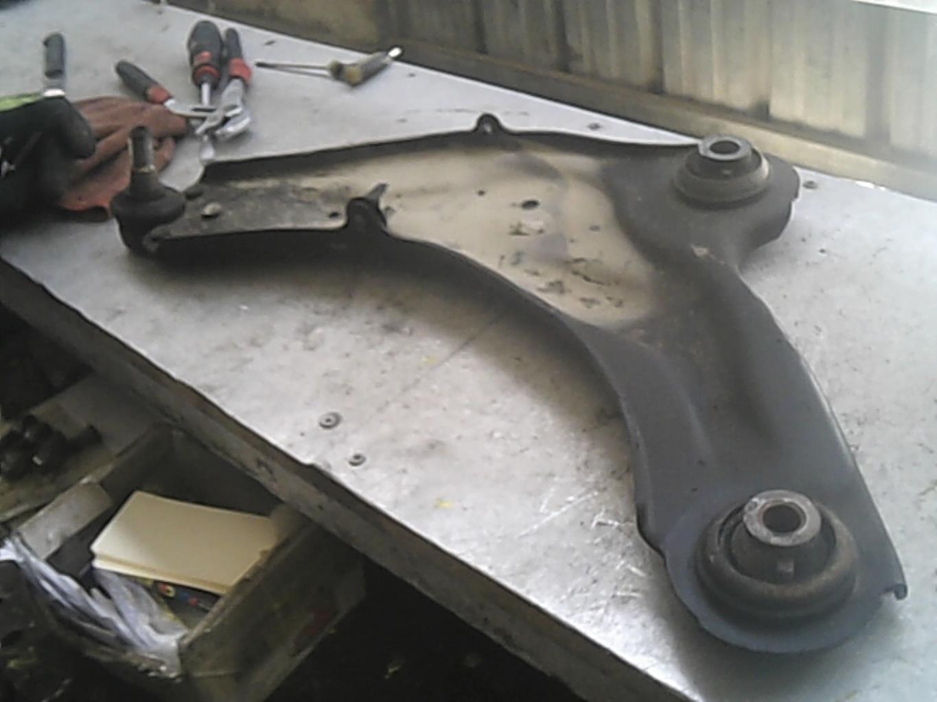 Triangle avant gauche RENAULT VEL SATIS PHASE 2 Essence - 1