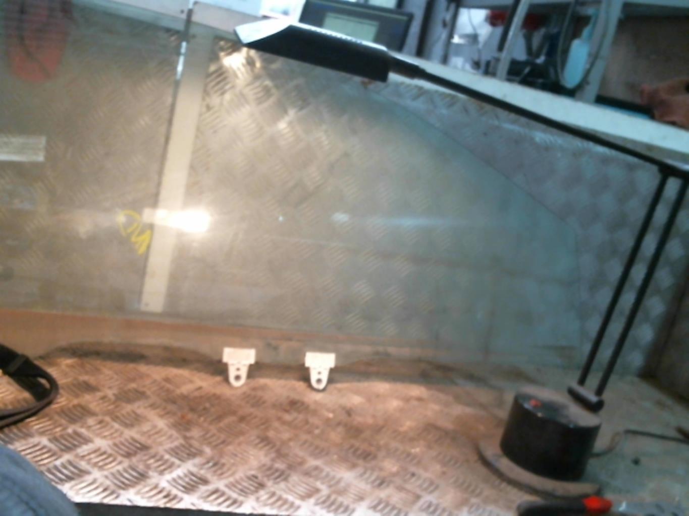 Vitre avant droit RENAULT TWINGO 2 PHASE 1 Essence - 1