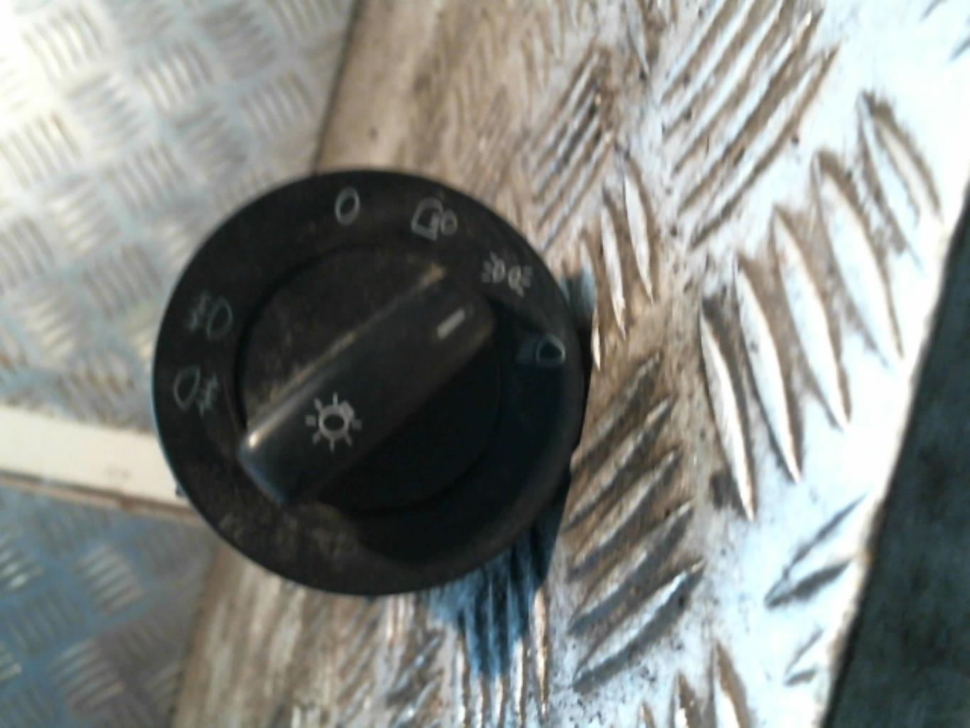 Commande de phare VOLKSWAGEN PASSAT 5 BREAK Diesel - 1