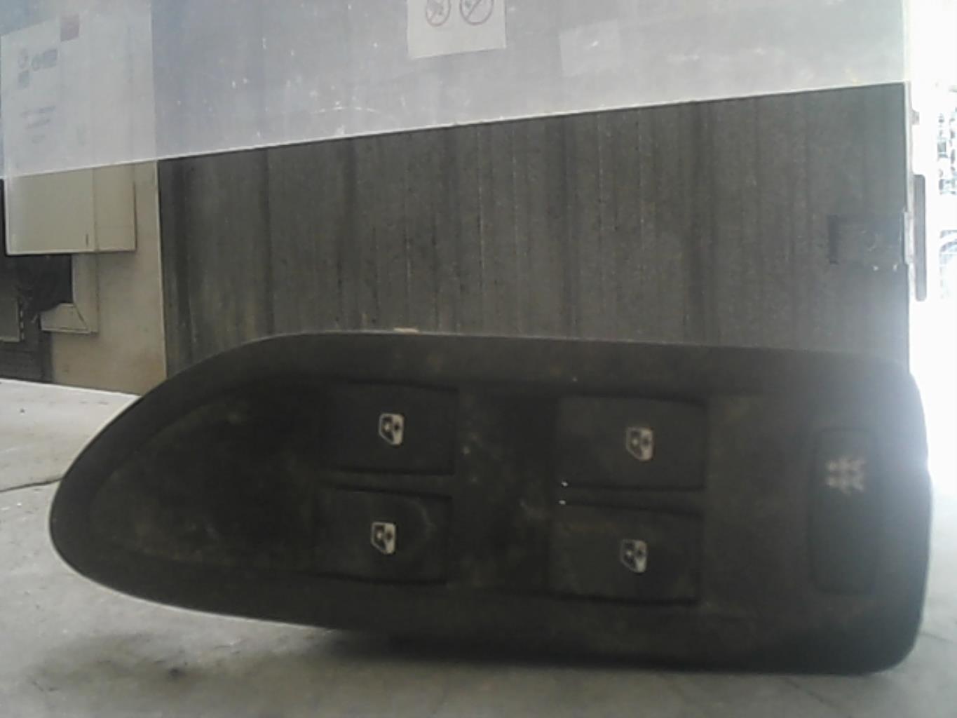 Interruttore alzacristalli RENAULT LAGUNA 2 PHASE 1 Diésel - 1