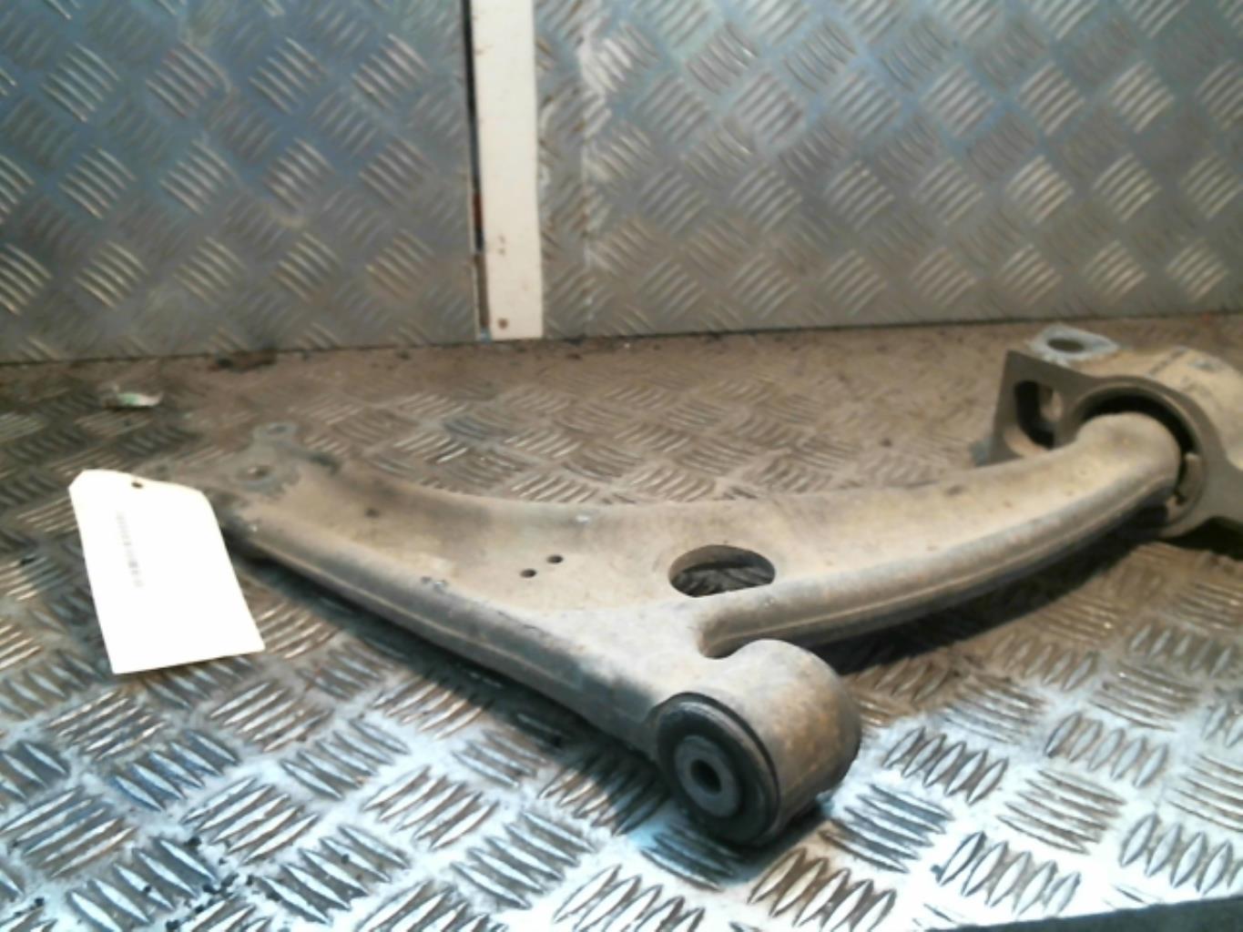 Triangle avant droit VOLKSWAGEN PASSAT 5 BREAK Diesel - 1