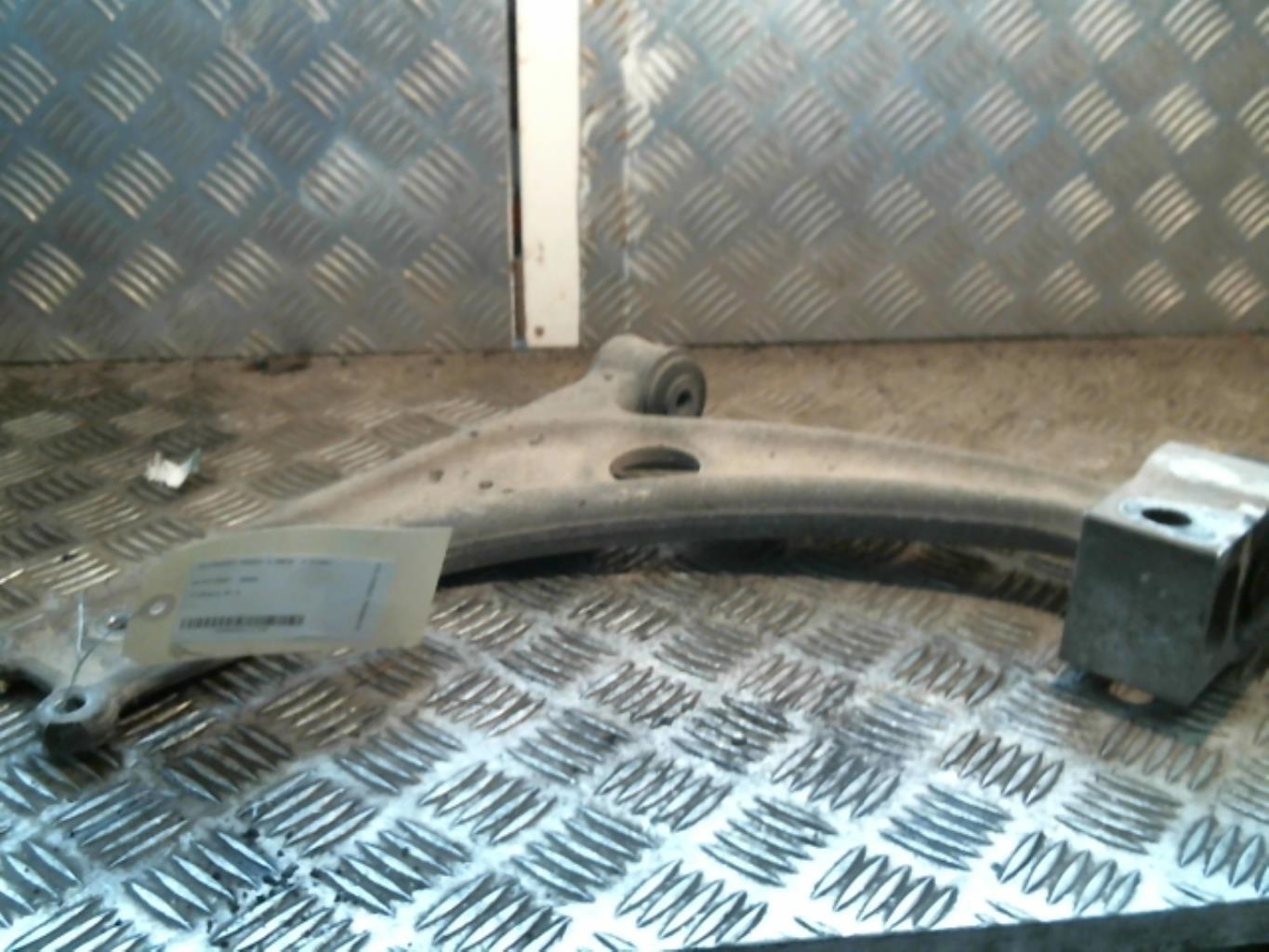 Triangle avant gauche VOLKSWAGEN PASSAT 5 BREAK Diesel - 1