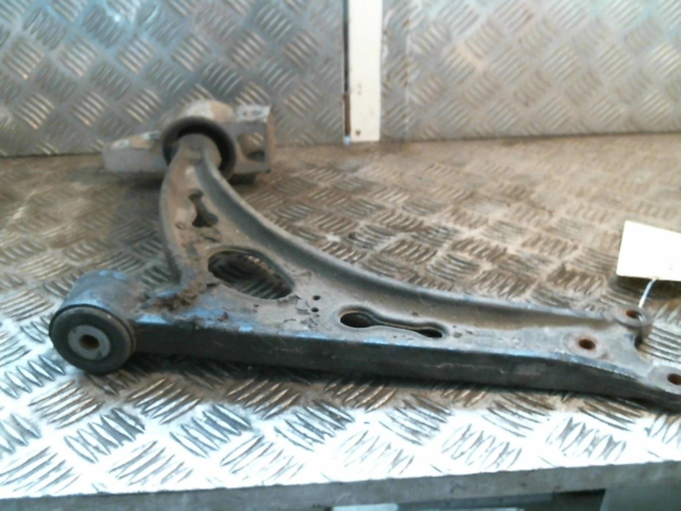 Triangolo anteriore sinistro VOLKSWAGEN TOURAN 1 PHASE 1 Diésel - 1