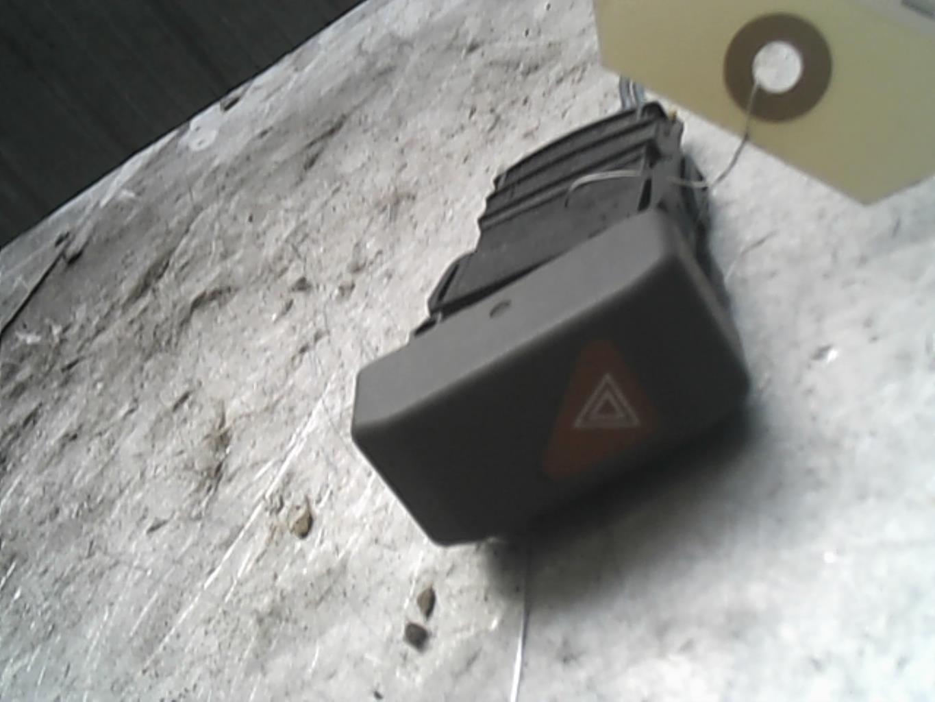 Bouton de warning RENAULT CLIO 1 PHASE 1 Essence - 1