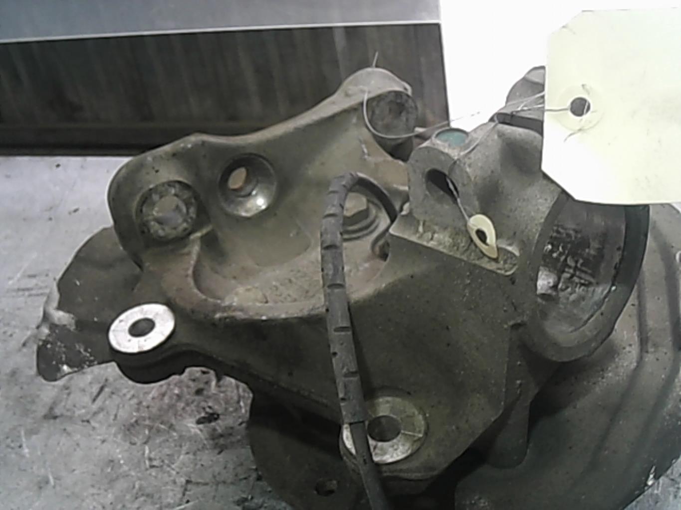 Fusee avant droit BMW SERIE 1 E87 PHASE 1 Diesel - 1