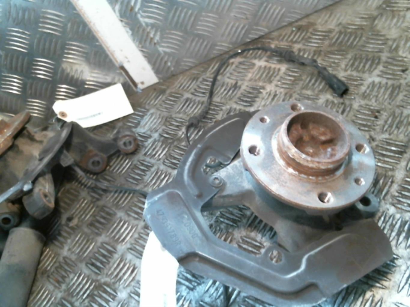 Fusee avant gauche RENAULT TWINGO 3 Essence - 1