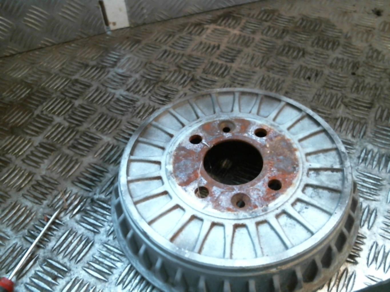 Tamburo posteriore sinistro RENAULT TWINGO 3 Gasolina - 1