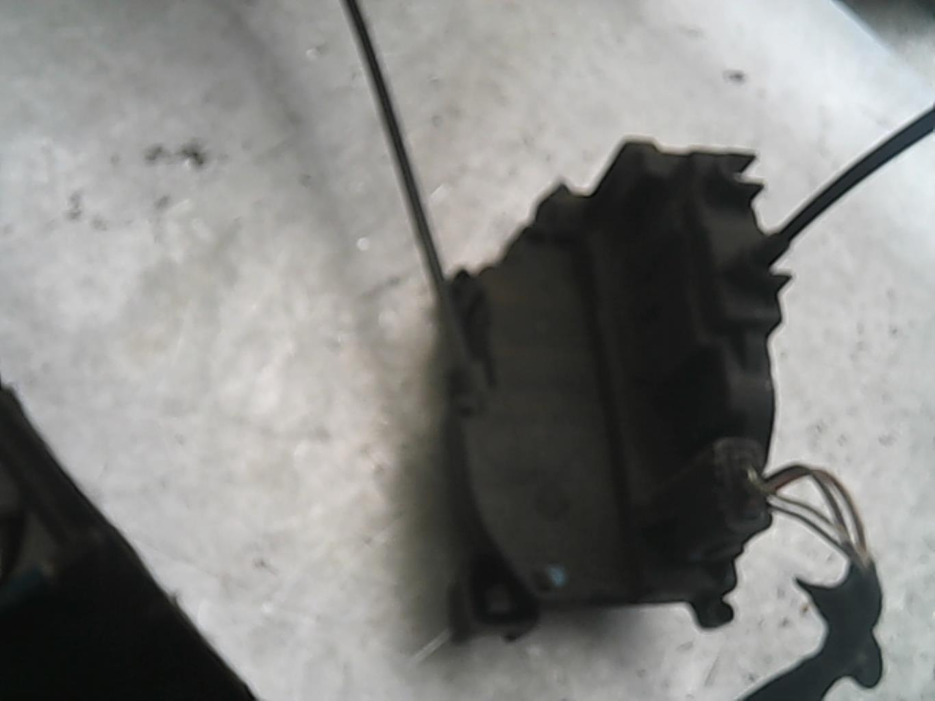 Chiusura centralizzata posteriore destra RENAULT CLIO 3 PHASE 1 Diésel - 1
