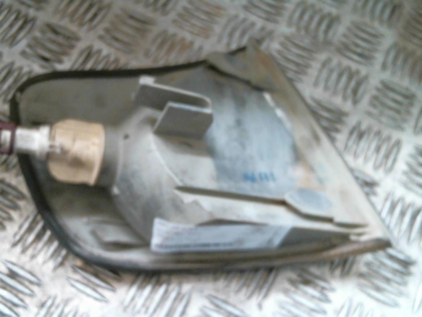 Optique avant secondaire gauche (feux)(clignotant) AUDI 100 3 Essence - 1