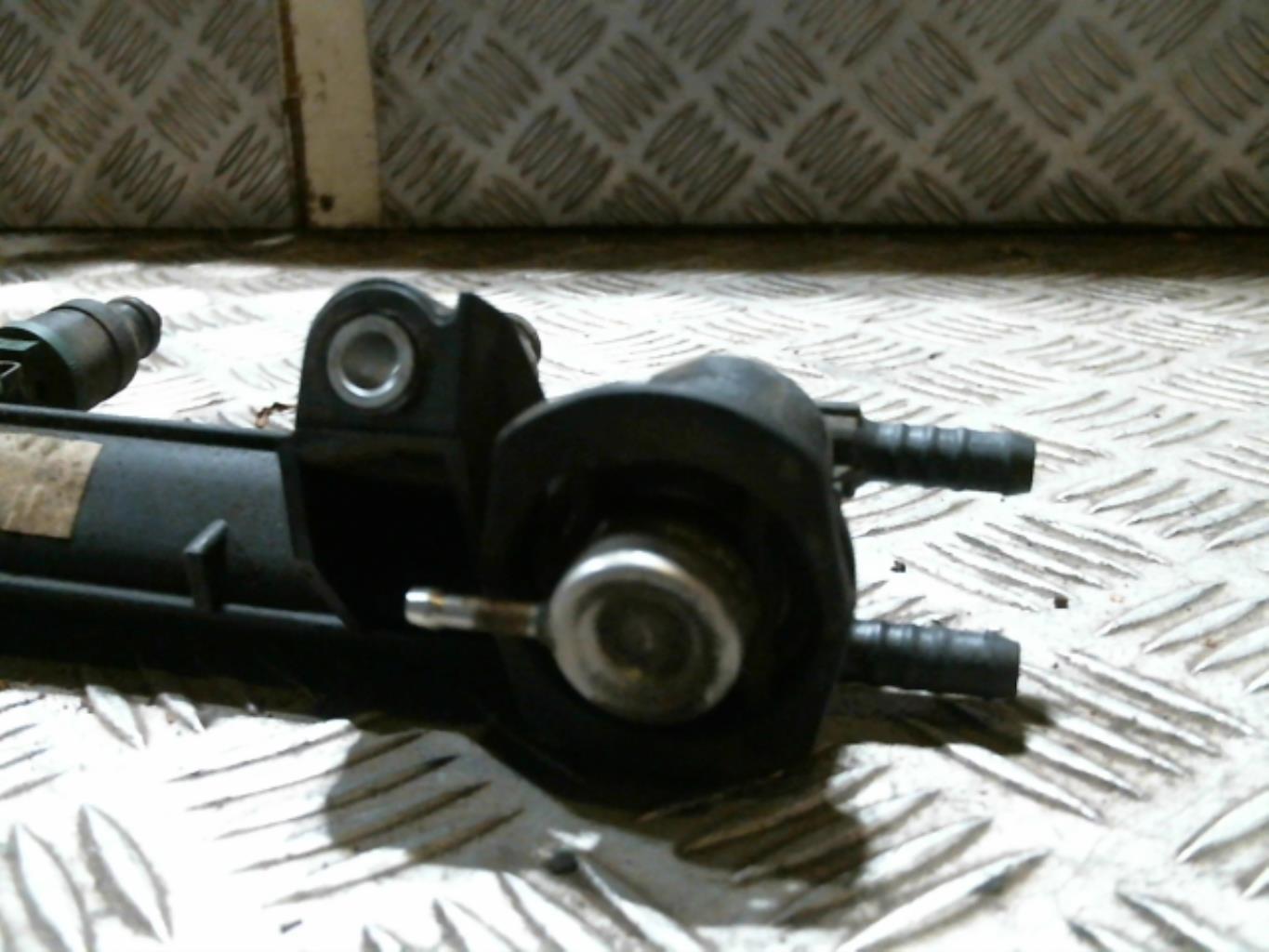 Rampe injection VOLKSWAGEN GOLF 4 Essence - 1
