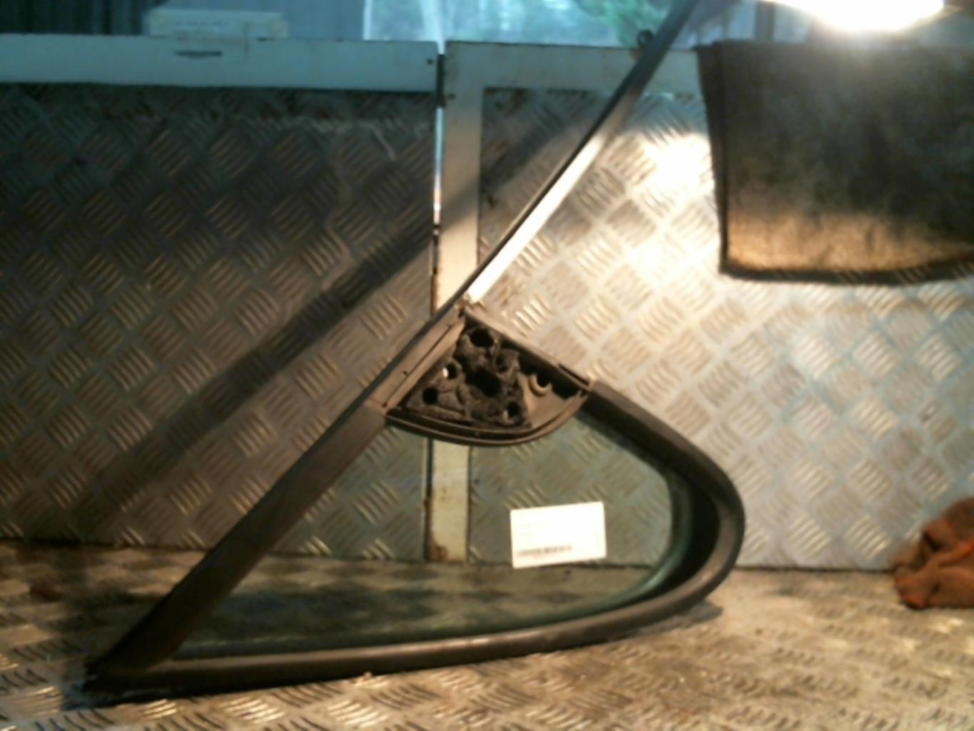 Ventanilla triangular delantera izquierda (puerta) PEUGEOT 307 PHASE 1 Diésel - 1