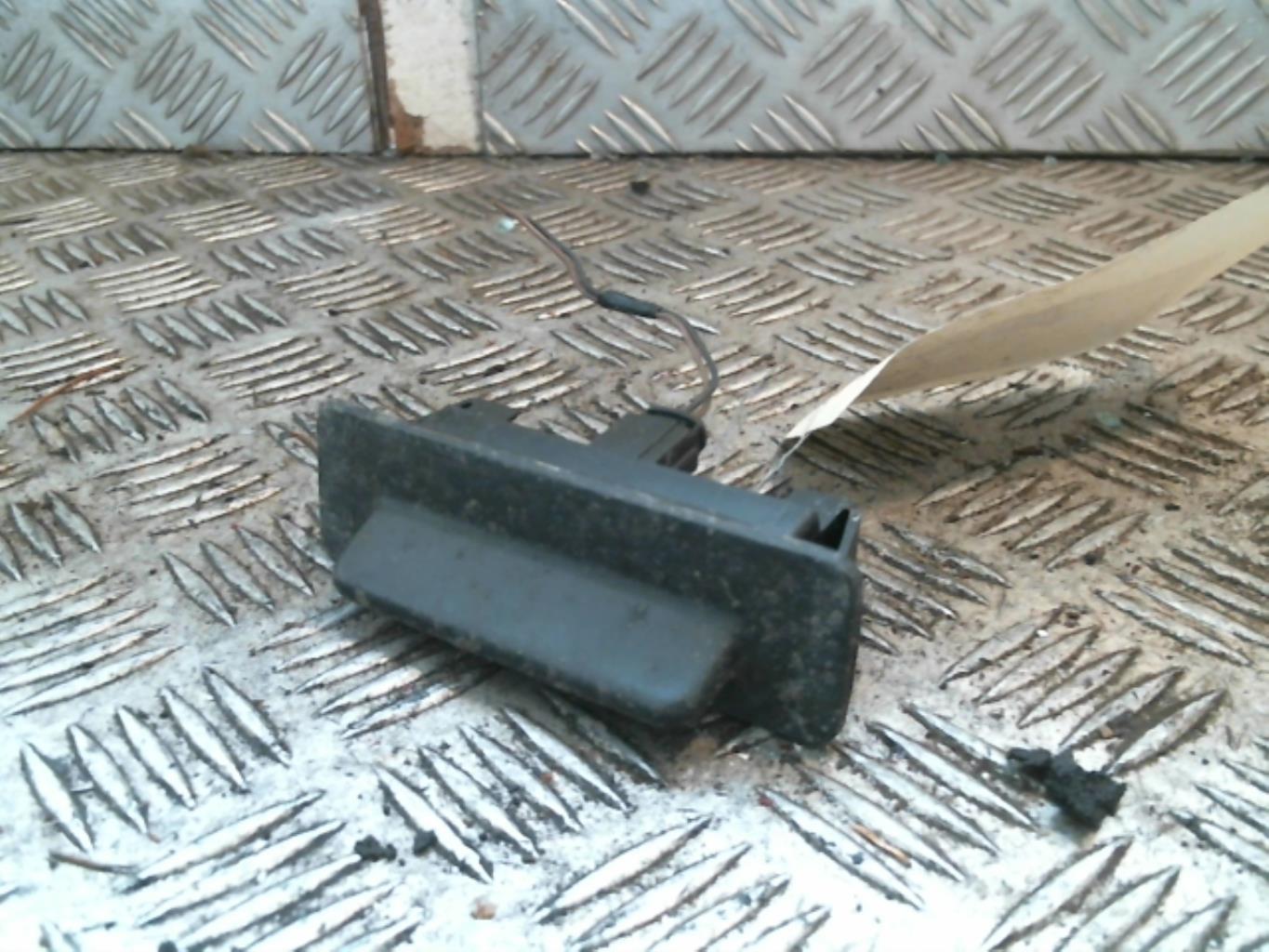Bouton de coffre RENAULT LAGUNA 2 PHASE 1 BREAK Diesel - 1