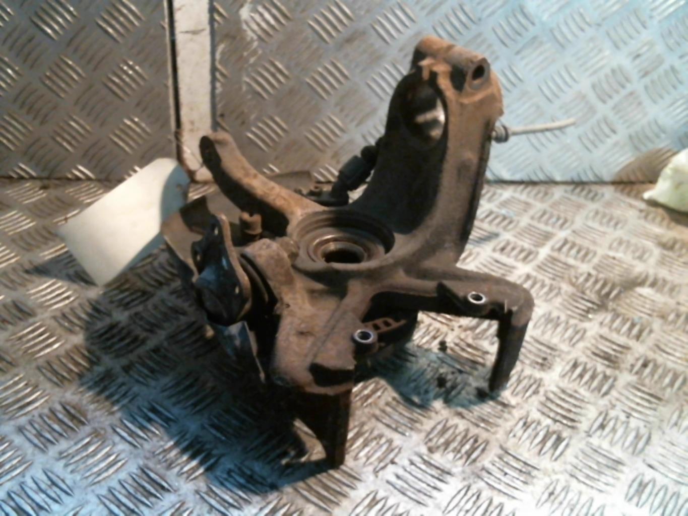 Fusee avant gauche VOLKSWAGEN GOLF 4 Essence - 1