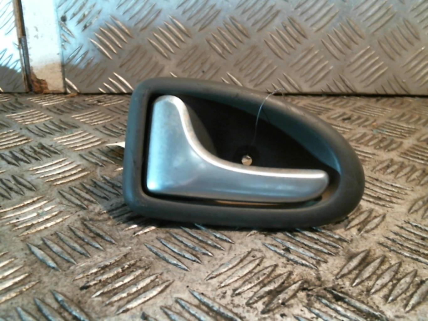 Maniglia interna posteriore sinistra RENAULT SCENIC 1 PHASE 2 Diésel - 1