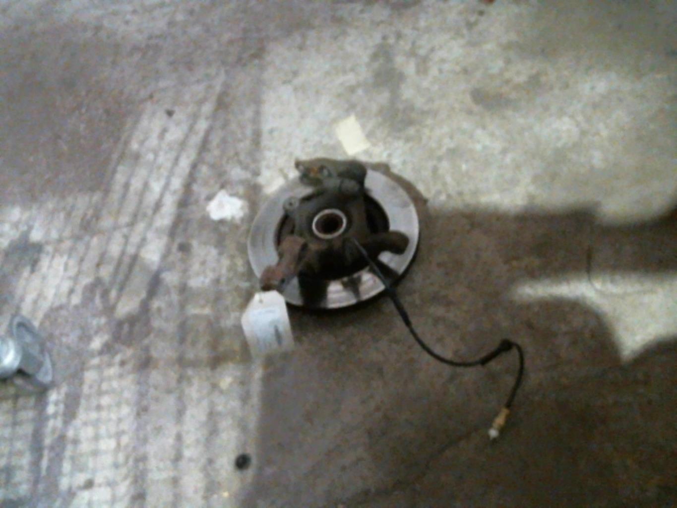 Fusee avant gauche RENAULT CLIO 2 PHASE 2  - 1