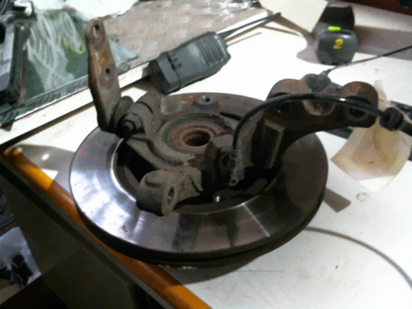 Fusee avant droit RENAULT CLIO 2 PHASE 2  - 1