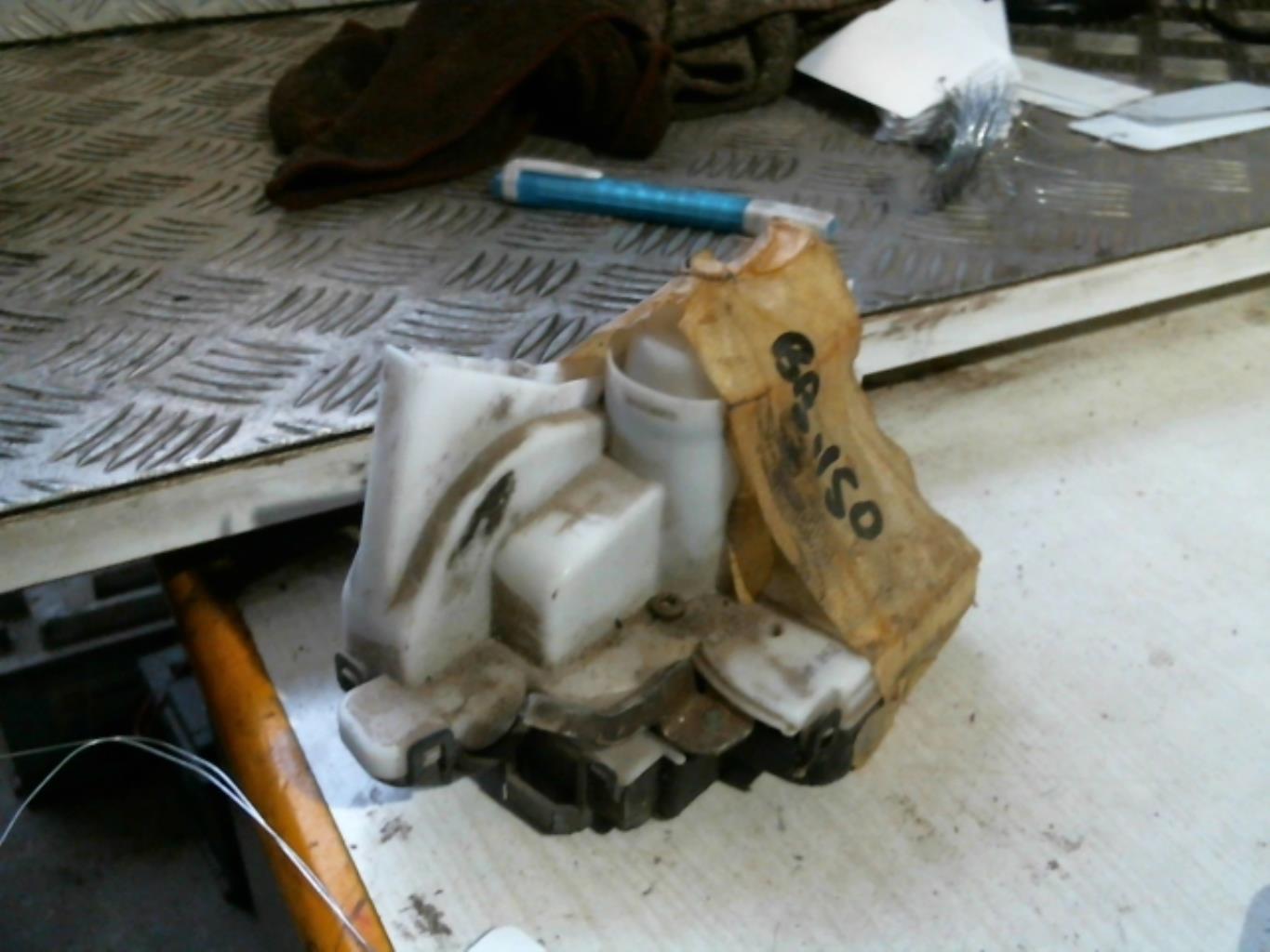 Chiusura centralizzata posteriore destra VOLKSWAGEN POLO 3 PHASE 1 Gasolina - 1