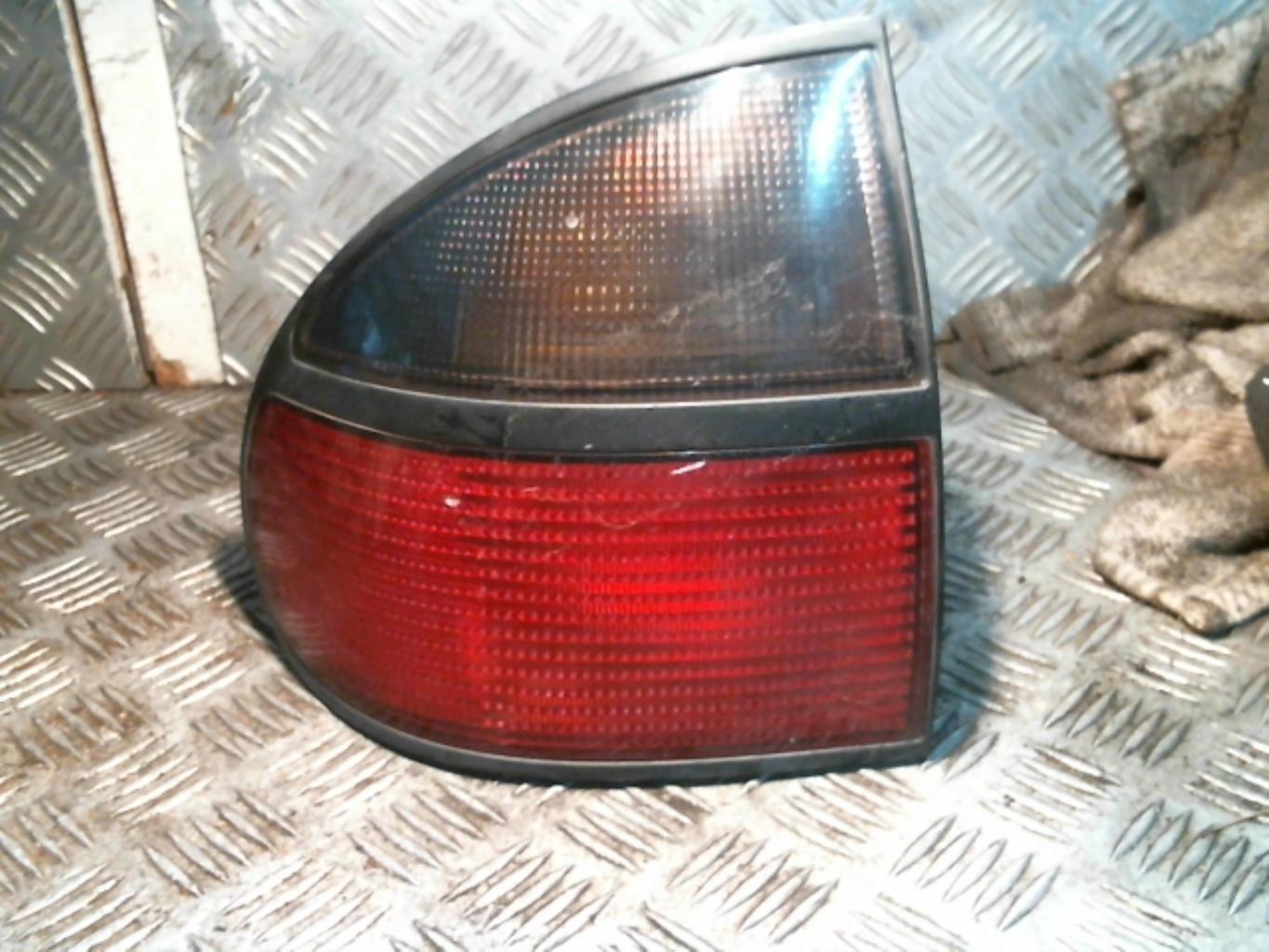 Fanale posteriore principale sinistro (luci) RENAULT LAGUNA 1 PHASE 1 Gasolina - 1