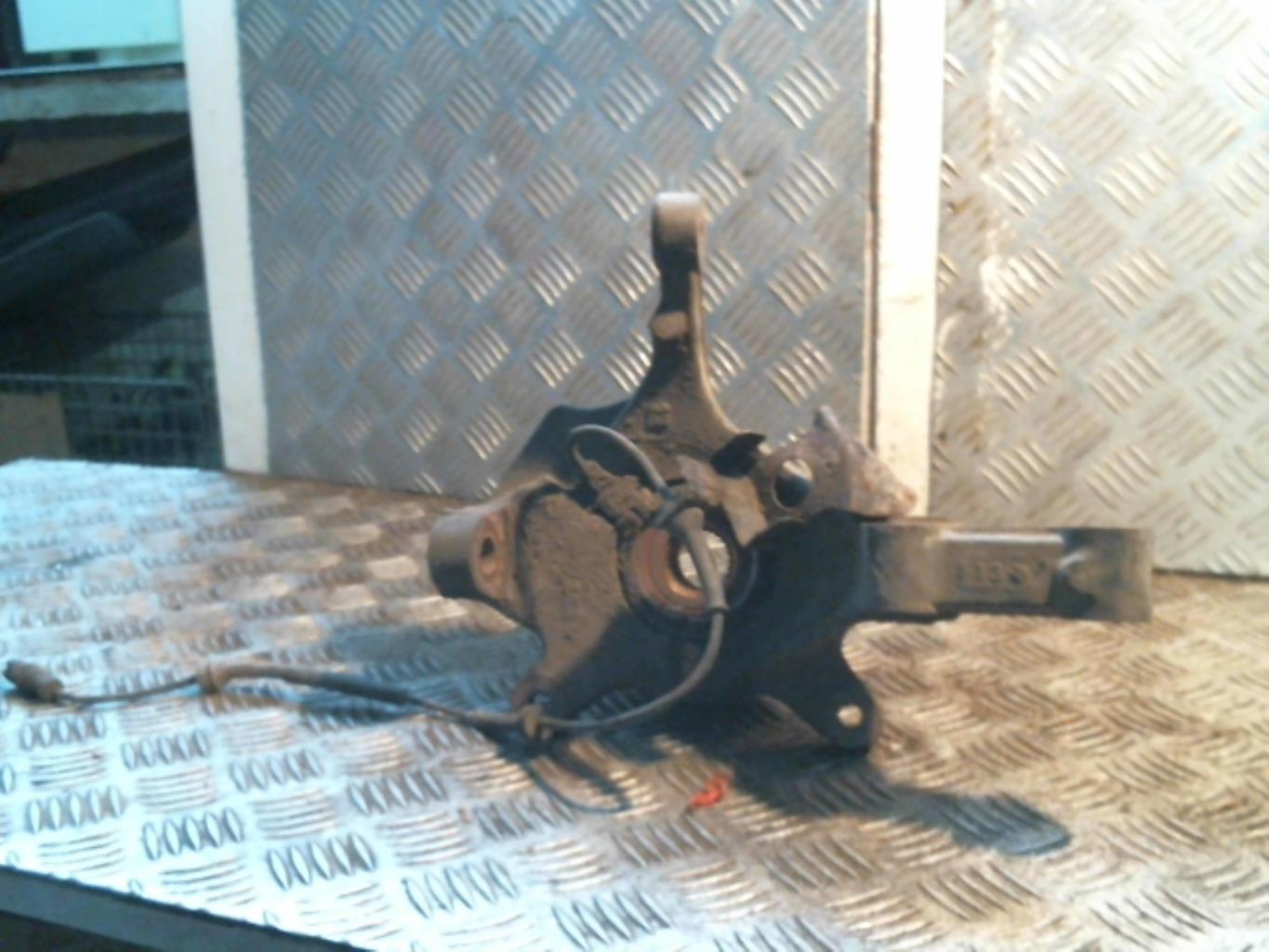 Fusee avant gauche RENAULT LAGUNA 1 Diesel - 1