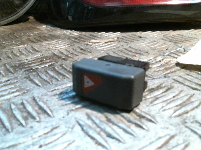 Bouton de warning RENAULT CLIO 1 PHASE 1 Essence - 1