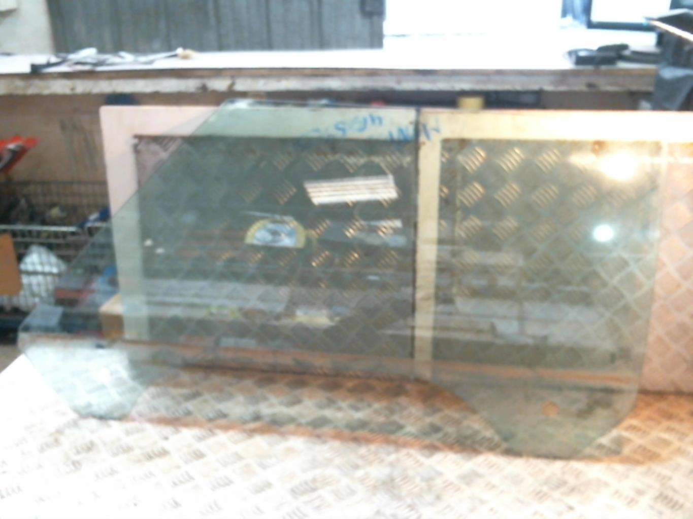 Vitre avant gauche MINI MINI 1 R50/R53 PHASE 1 Diesel - 1
