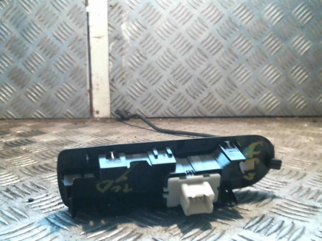 Interruttore lavacristalli posteriore destro RENAULT CLIO 4 PHASE 2 Diésel - 1