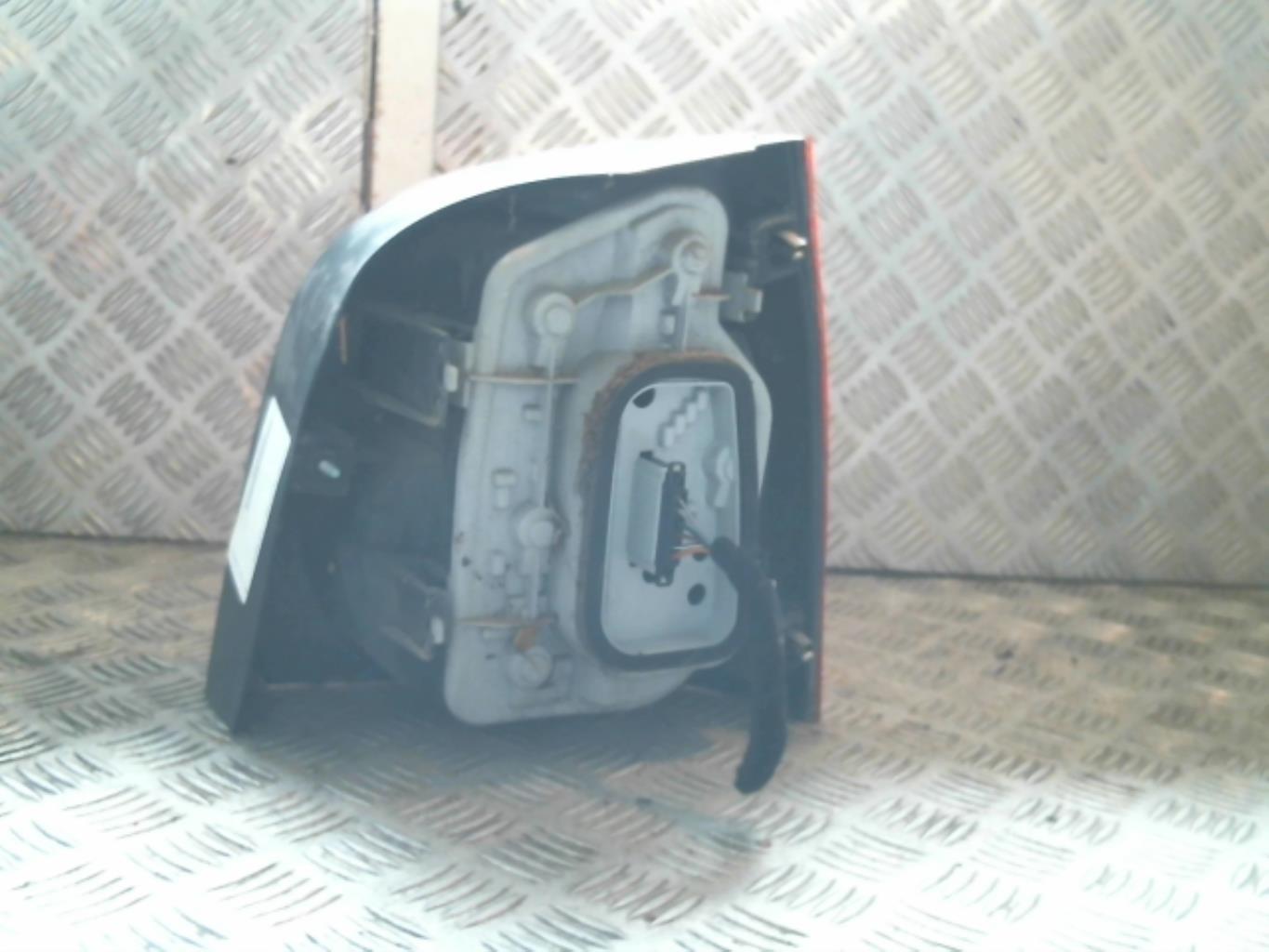 Fanale posteriore principale sinistro (luci) VOLKSWAGEN POLO 4 PHASE 1 Gasolina - 1